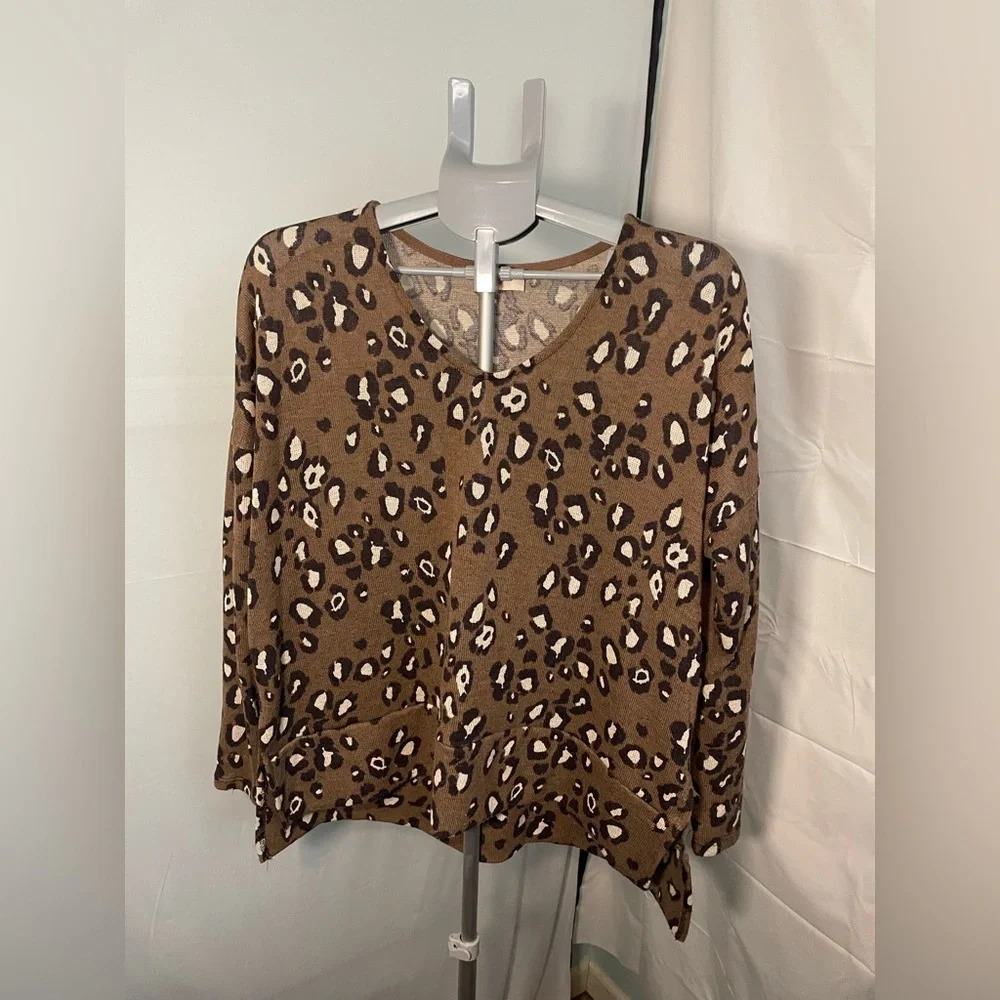 Hailey & Co Cheetah Long sleeve‎ brown top size small